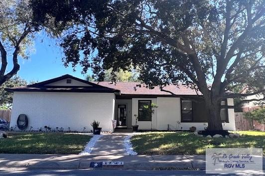 ranch-style home with a front yard