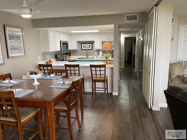 110 Padre Blvd Unit 202, South Padre Island, TX 78597 - dining area with dark wood finished floors, visible vents, and a ceiling fan