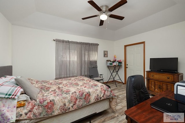 6246 Camelot Dr, Harlingen, TX 78550 - bedroom with wood finished floors, an office area, and a ceiling fan