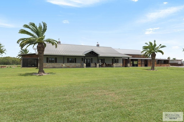 ranch-style house featuring a front yard