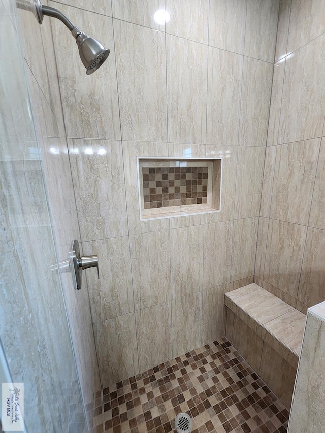 full bath with tiled shower