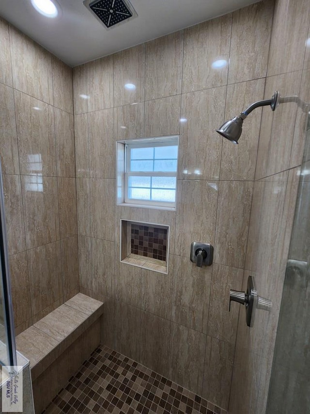 full bathroom featuring a tile shower