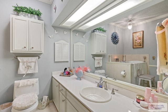 105 E Austin Ave, Harlingen, TX 78550 - bathroom featuring vanity, crown molding, toilet, and a bathtub