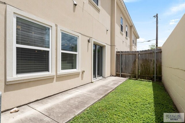 view of yard with a patio area