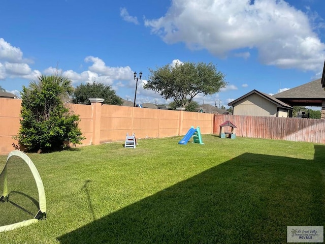 view of yard featuring a fenced backyard