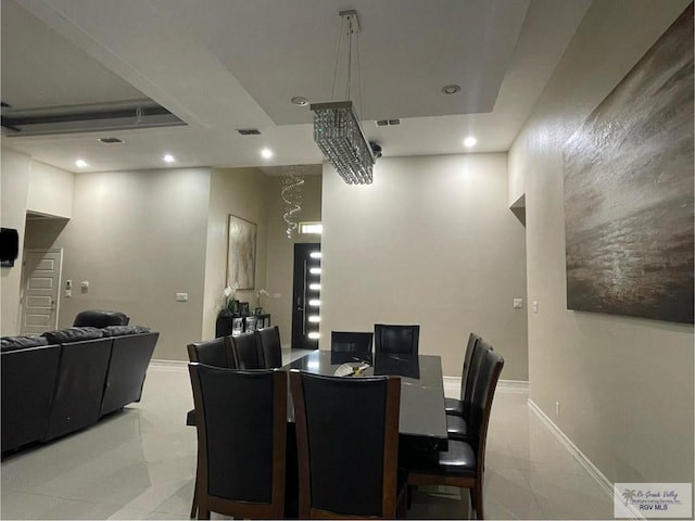 dining space featuring recessed lighting, visible vents, and baseboards