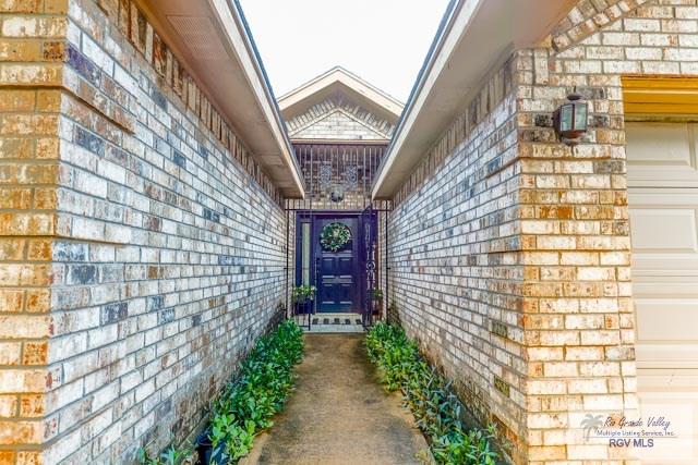 2220 Heather Dr, Edinburg, TX 78542 - photo 3