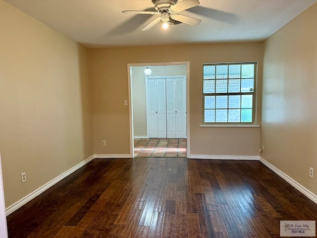 unfurnished room with dark wood-type flooring and ceiling fan