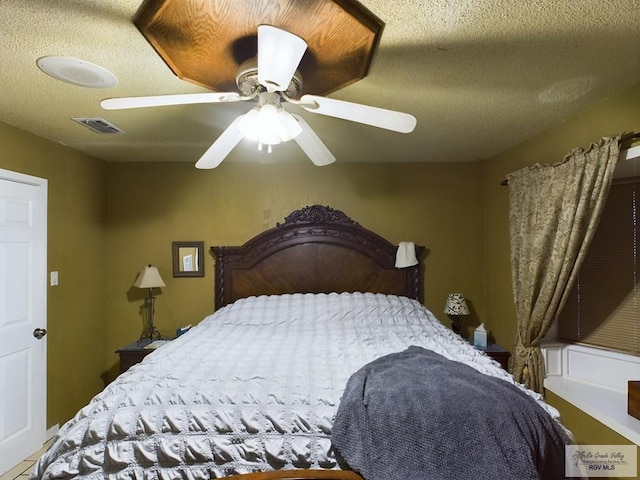 bedroom featuring a textured ceiling and ceiling fan