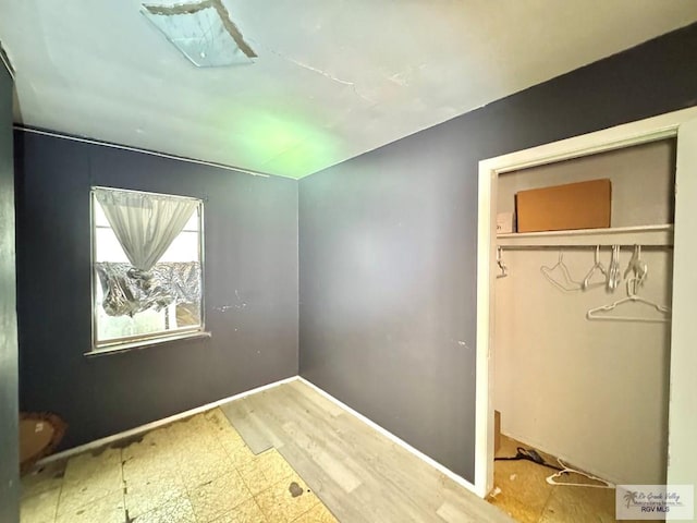 unfurnished bedroom featuring a closet and baseboards