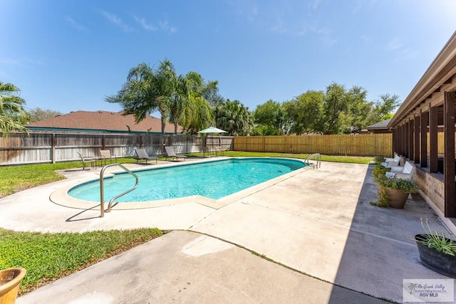 1916 Loquat Dr, Harlingen, TX 78552 - view of pool featuring a patio area and a fenced backyard
