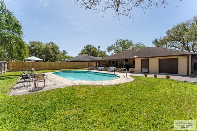 1916 Loquat Dr, Harlingen, TX 78552 - view of swimming pool with a patio