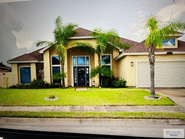 view of front facade with a front lawn