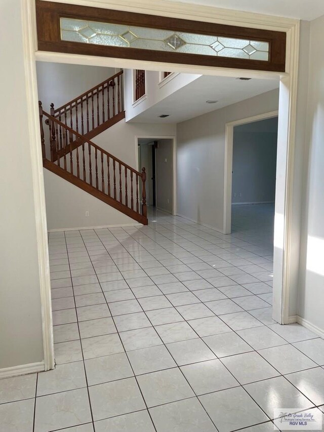 empty room featuring light tile patterned floors