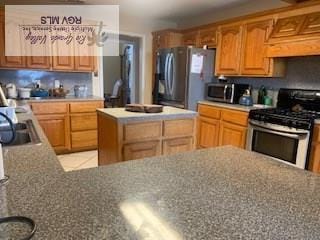 kitchen featuring appliances with stainless steel finishes, sink, a kitchen island, and custom exhaust hood