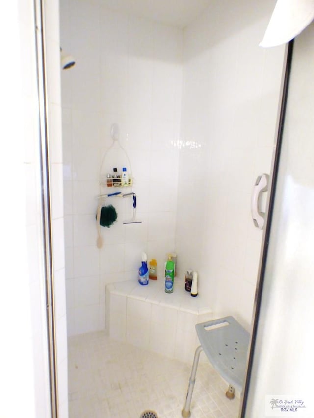 3319 Country Club Dr, Edinburg, TX 78542 - bathroom featuring a shower stall and tile walls