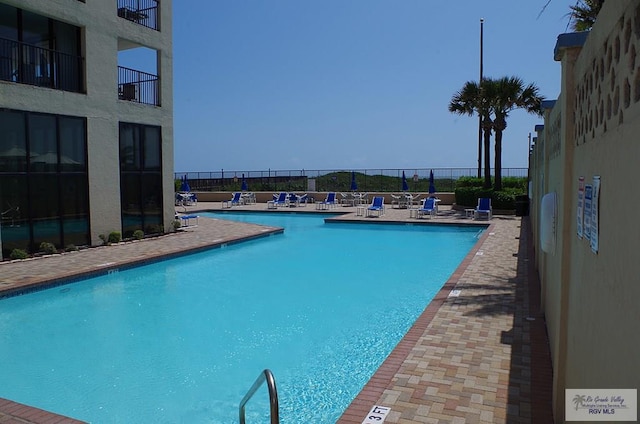 view of swimming pool