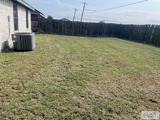 view of yard with cooling unit