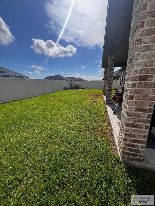 view of yard featuring a fenced backyard