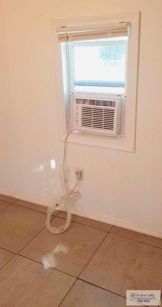 spare room featuring tile patterned floors