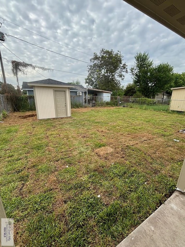 view of yard with a storage shed