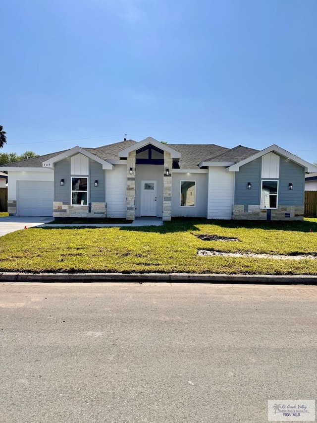 ranch-style house featuring a front lawn and a garage