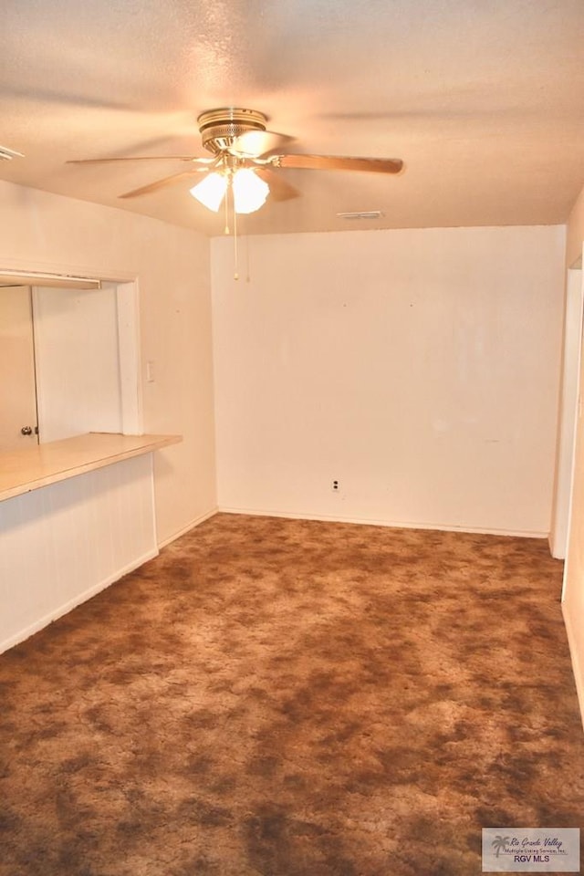 carpeted empty room featuring ceiling fan