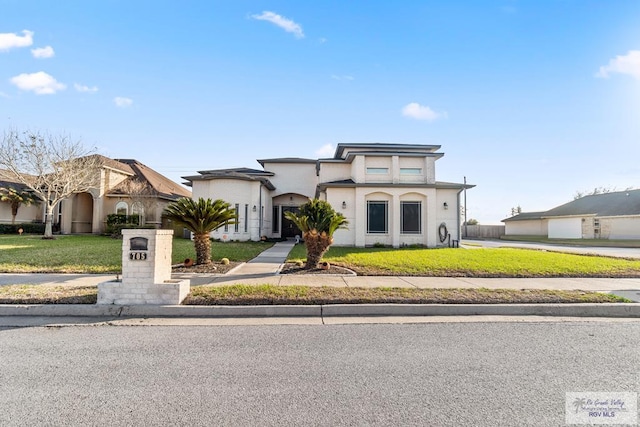 view of front of house featuring a front lawn