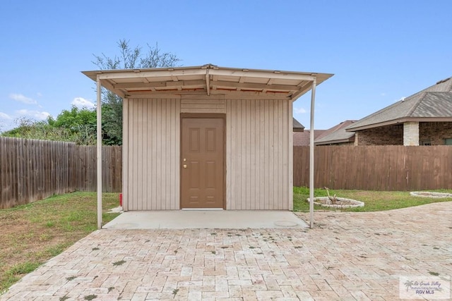 view of outdoor structure featuring a yard