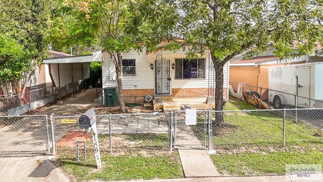 view of front of house featuring a carport