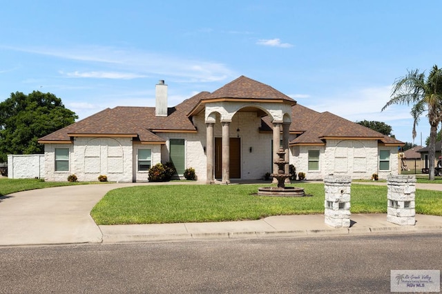 view of front of home with a front yard