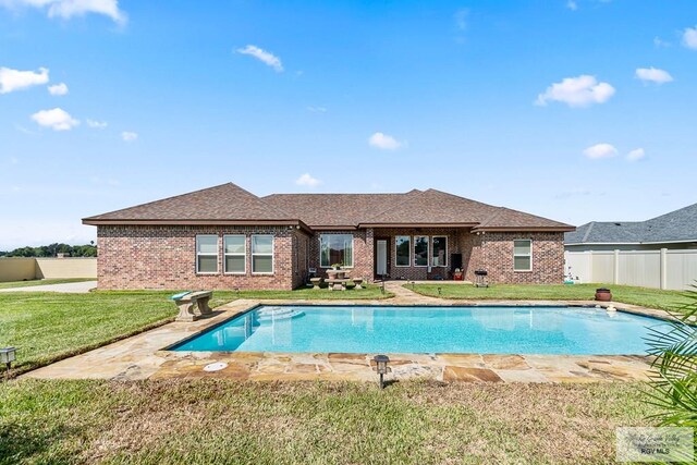 view of pool featuring a yard