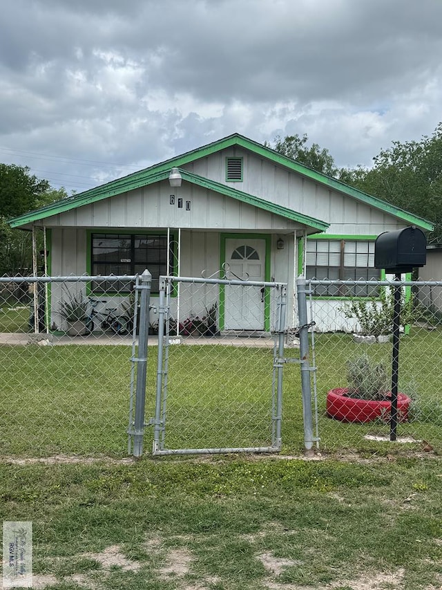 view of front of property with a gate, a front yard, and a fenced front yard
