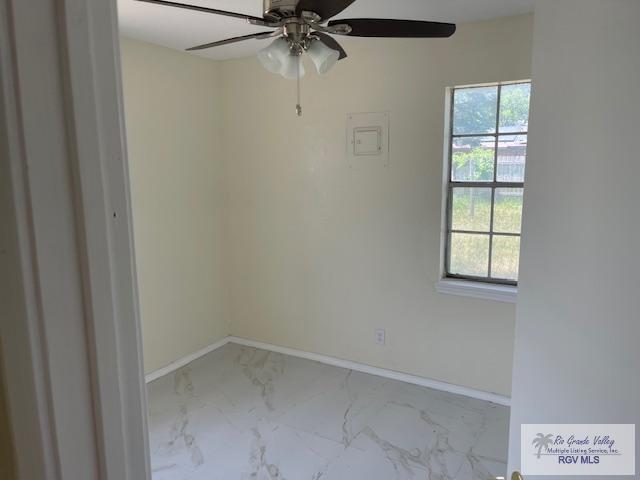 unfurnished room with a wealth of natural light and ceiling fan