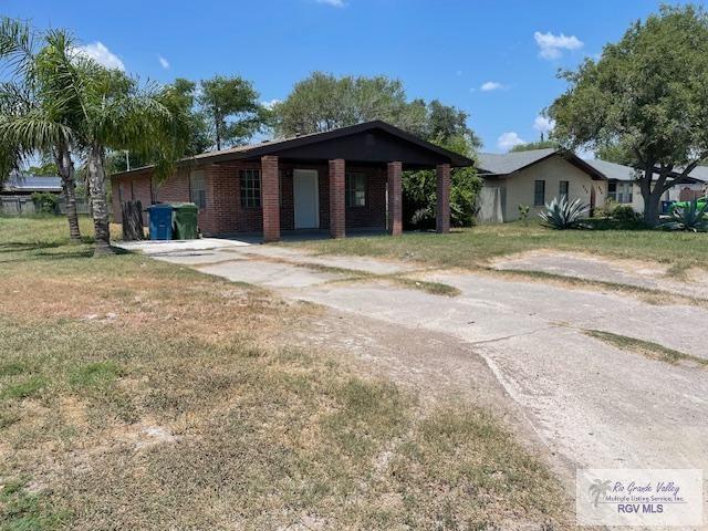 single story home featuring a carport