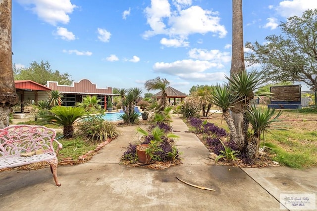 2107 S Victoria Rd, Donna, TX 78537 - surrounding community featuring a gazebo