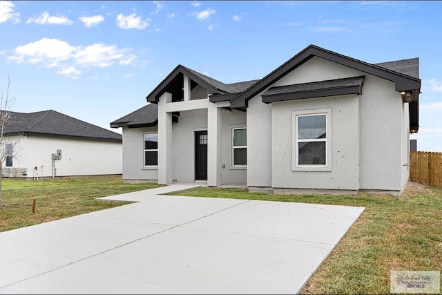 view of front facade with a front yard