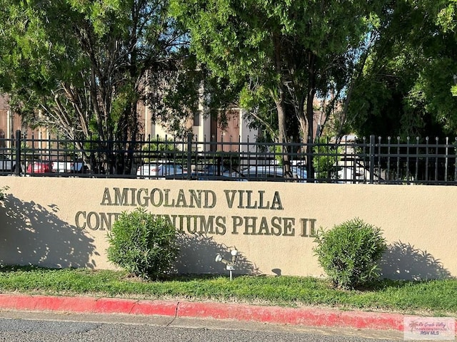 view of community / neighborhood sign