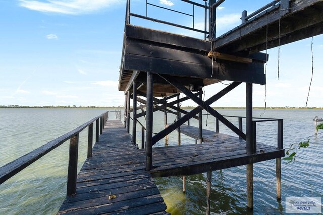 dock area featuring a water view