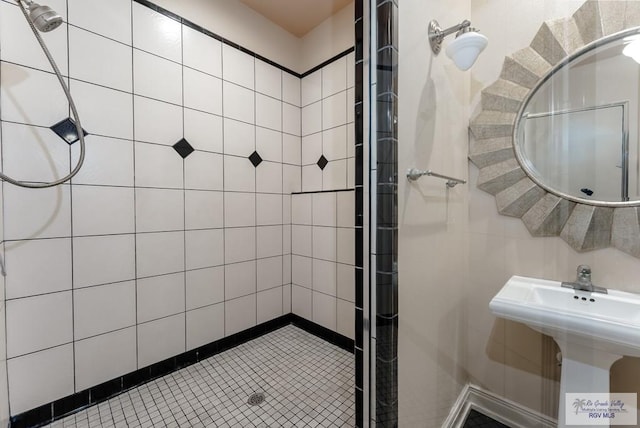 bathroom featuring sink