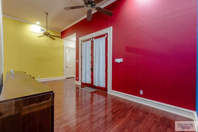 entryway with hardwood / wood-style flooring, ceiling fan, and ornamental molding