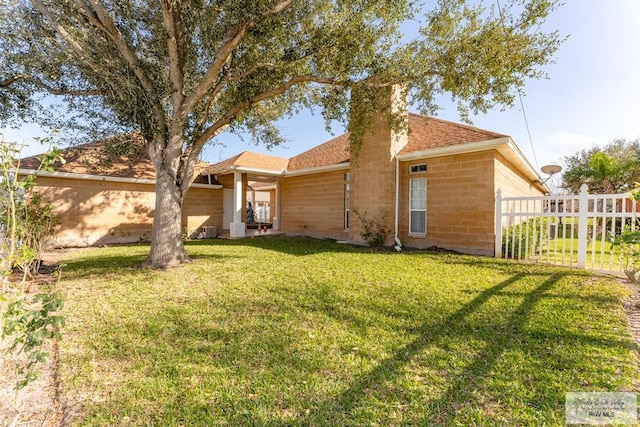 view of front facade with a front yard