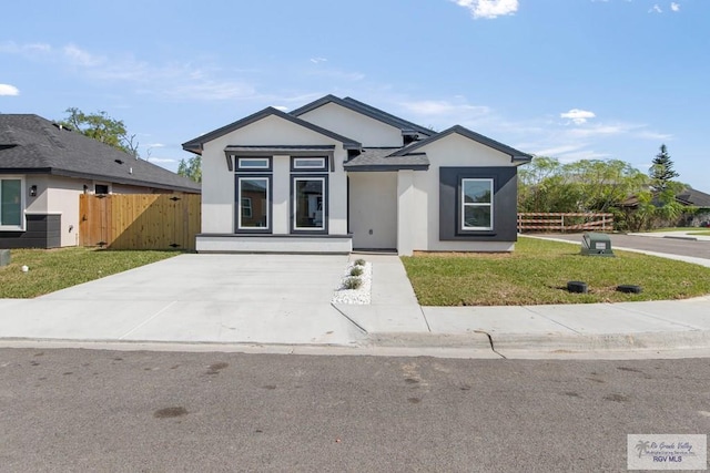 view of front facade with a front yard