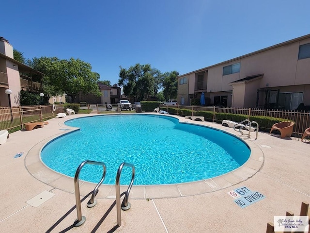 view of swimming pool featuring a patio