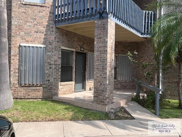 77 Santa Isabel Blvd Unit K1, Laguna Vista, TX 78578 - property entrance with a balcony, brick siding, and a porch