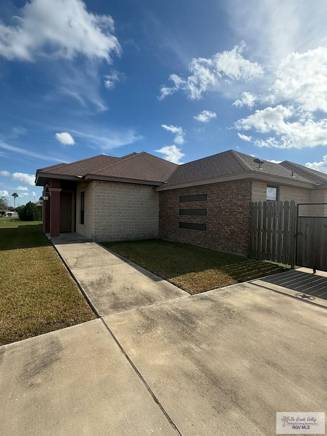 172 Village E Dr, Los Fresnos, TX 78566 - photo 2