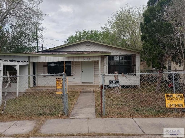 408 W 6th St, La Feria, TX 78559 - bungalow-style home featuring a porch and a fenced front yard