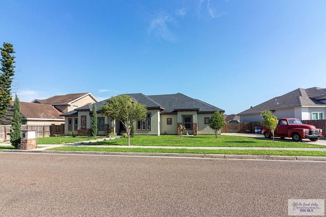 view of front of home featuring a front lawn