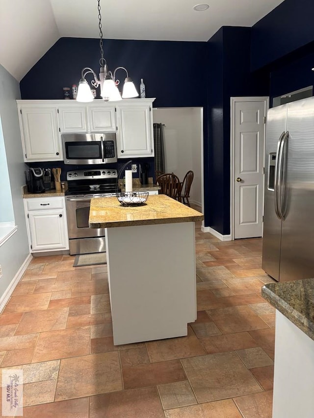 810 E Robin Ave Unit 53, Harlingen, TX 78550 - kitchen featuring stainless steel appliances, a chandelier, white cabinetry, and vaulted ceiling