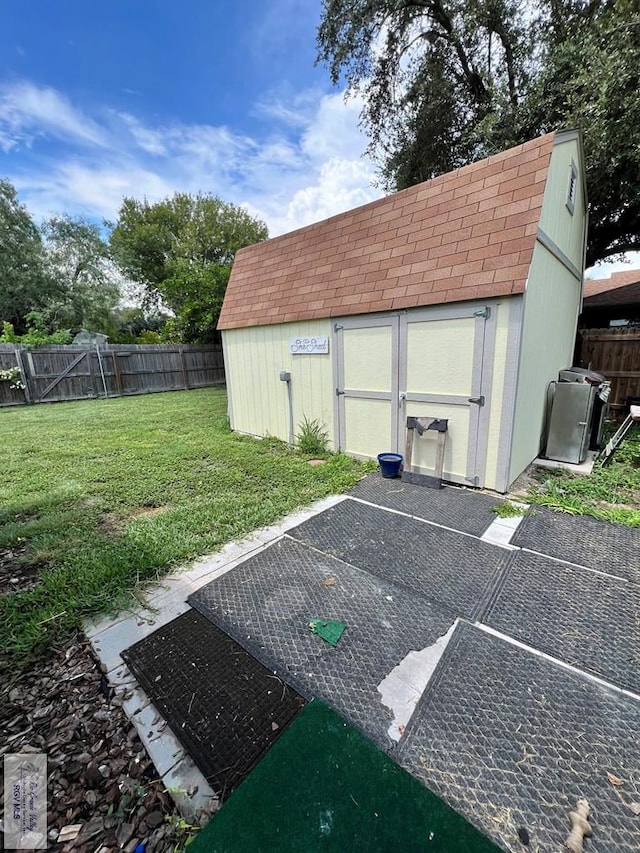 exterior space featuring a lawn